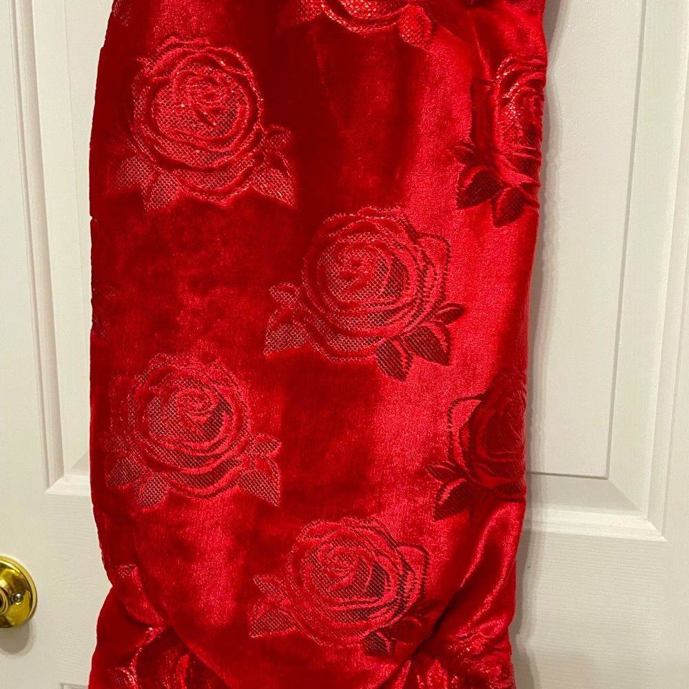 Red roses throw blanket